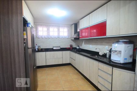 Casa à venda com 265m², 4 quartos e 4 vagasCozinha