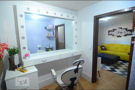 Casa à venda com 265m², 4 quartos e 4 vagasEscritório