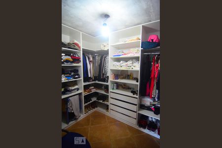 Casa à venda com 265m², 4 quartos e 4 vagasCloset