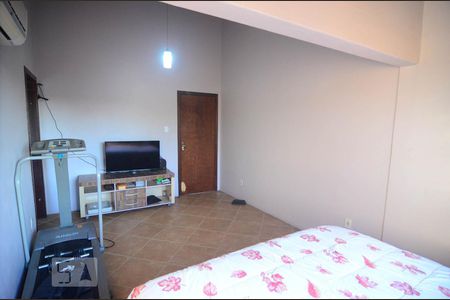 Casa à venda com 265m², 4 quartos e 4 vagasSuíte