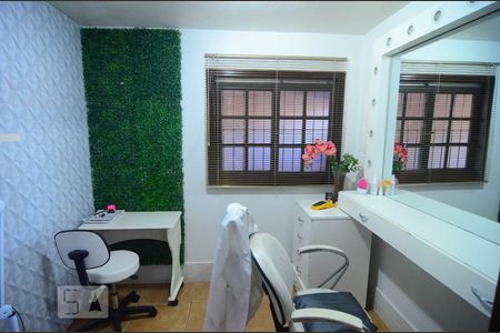 Casa à venda com 265m², 4 quartos e 4 vagasEscritório