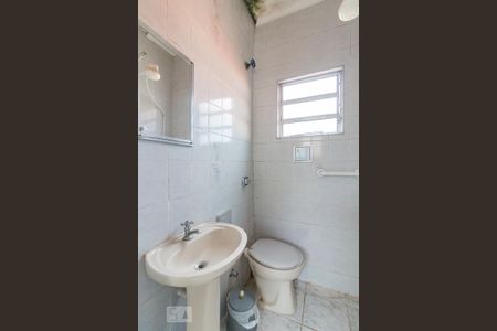 Casa à venda com 205m², 3 quartos e 3 vagasEdícula - banheiro