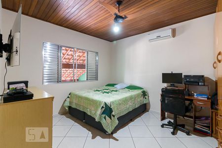 Casa à venda com 205m², 3 quartos e 3 vagasQuarto 2