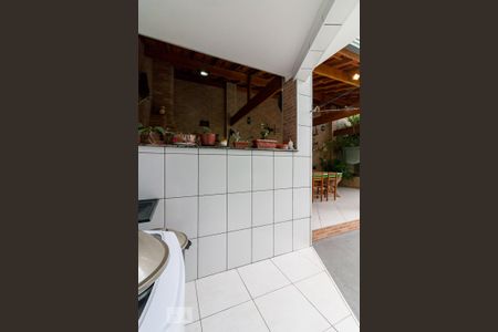 Casa à venda com 205m², 3 quartos e 3 vagasÁrea de serviço - fundos