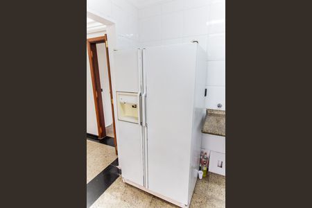 Apartamento à venda com 180m², 3 quartos e 2 vagas Apartamento à venda com 180m², 3 quartos e 2 vagasGeladeira