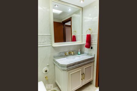 Apartamento à venda com 180m², 3 quartos e 2 vagas Apartamento à venda com 180m², 3 quartos e 2 vagasBanheiro da Suíte
