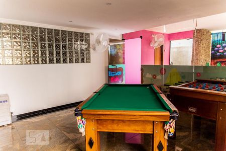 Apartamento à venda com 180m², 3 quartos e 2 vagas Apartamento à venda com 180m², 3 quartos e 2 vagasSalão de jogos