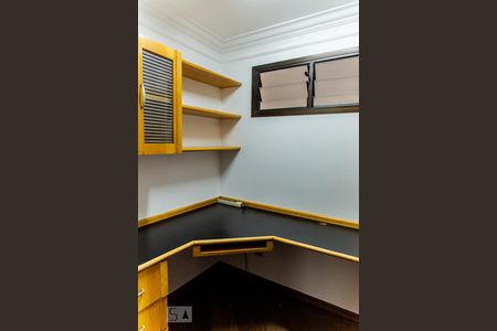 Apartamento à venda com 180m², 3 quartos e 2 vagas Apartamento à venda com 180m², 3 quartos e 2 vagasEscritório