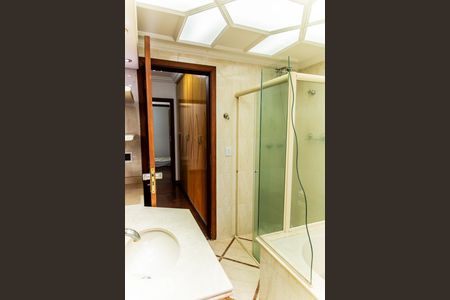 Apartamento à venda com 180m², 3 quartos e 2 vagas Apartamento à venda com 180m², 3 quartos e 2 vagasBanheiro da Suíte