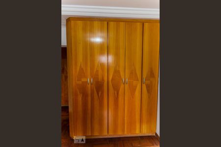 Apartamento à venda com 180m², 3 quartos e 2 vagas Apartamento à venda com 180m², 3 quartos e 2 vagasArmário
