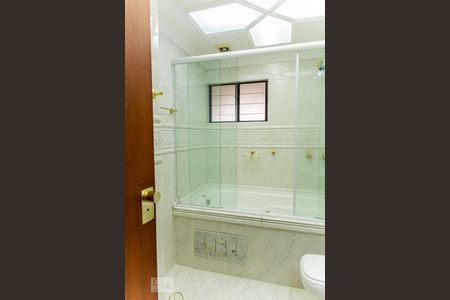 Apartamento à venda com 180m², 3 quartos e 2 vagas Apartamento à venda com 180m², 3 quartos e 2 vagasBanheiro da Suíte