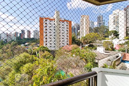 Apartamento à venda com 178m², 3 quartos e 3 vagas Apartamento à venda com 178m², 3 quartos e 3 vagasVaranda da Suíte 1