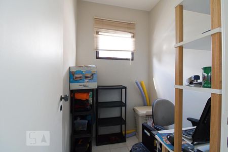 Apartamento à venda com 178m², 3 quartos e 3 vagas Apartamento à venda com 178m², 3 quartos e 3 vagasQuarto de Serviço