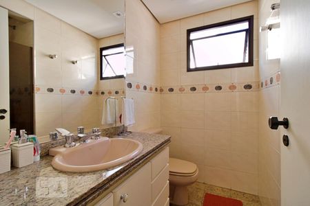 Apartamento à venda com 178m², 3 quartos e 3 vagas Apartamento à venda com 178m², 3 quartos e 3 vagasBanheiro da Suíte 2