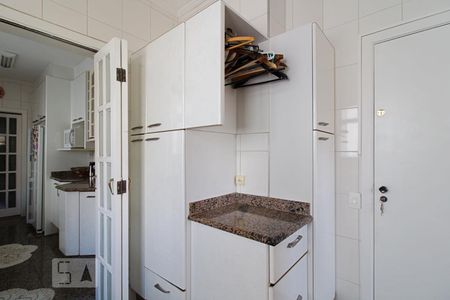 Apartamento à venda com 178m², 3 quartos e 3 vagas Apartamento à venda com 178m², 3 quartos e 3 vagasÁrea de Serviço