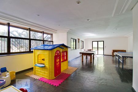 Apartamento à venda com 178m², 3 quartos e 3 vagas Apartamento à venda com 178m², 3 quartos e 3 vagasBrinquedoteca