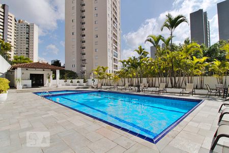 Apartamento à venda com 178m², 3 quartos e 3 vagas Apartamento à venda com 178m², 3 quartos e 3 vagasÁrea comum - Piscina