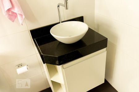 Apartamento à venda com 43m², 1 quarto e 1 vaga Apartamento à venda com 43m², 1 quarto e 1 vagaDetalhe do Banheiro Social