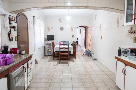 Casa à venda com 150m², 4 quartos e 2 vagas Casa à venda com 150m², 4 quartos e 2 vagasCozinha
