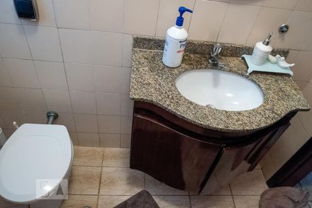 Casa à venda com 150m², 4 quartos e 2 vagas Casa à venda com 150m², 4 quartos e 2 vagasLavabo