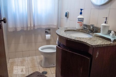 Casa à venda com 150m², 4 quartos e 2 vagas Casa à venda com 150m², 4 quartos e 2 vagasLavabo