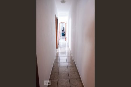 Casa à venda com 150m², 4 quartos e 2 vagas Casa à venda com 150m², 4 quartos e 2 vagasCorredor