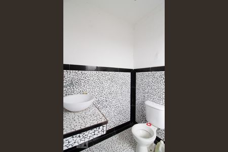 Casa à venda com 140m², 3 quartos e 2 vagas Casa à venda com 140m², 3 quartos e 2 vagasBanheiro de Serviço