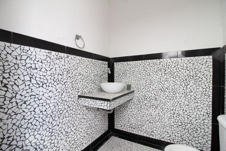 Casa à venda com 140m², 3 quartos e 2 vagas Casa à venda com 140m², 3 quartos e 2 vagasBanheiro de Serviço