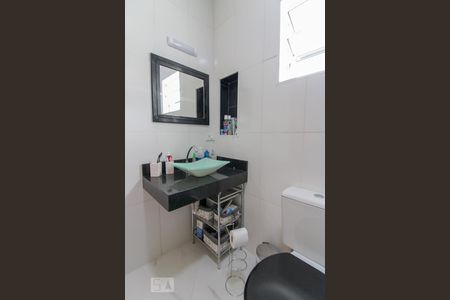 Casa à venda com 193m², 4 quartos e 2 vagas Casa à venda com 193m², 4 quartos e 2 vagasBanheiro