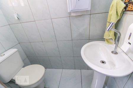 Casa à venda com 193m², 4 quartos e 2 vagas Casa à venda com 193m², 4 quartos e 2 vagasLavabo do Quarto Externo