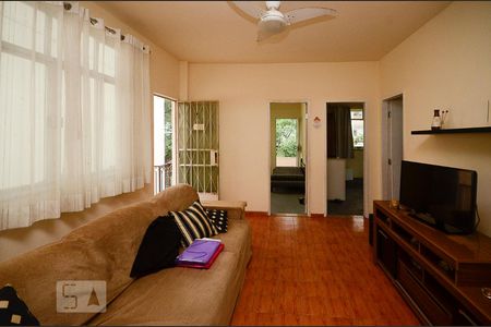 Casa à venda com 450m², 5 quartos e 2 vagasSala