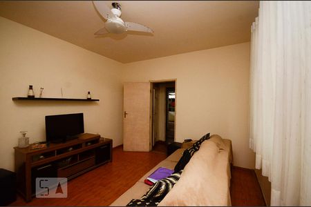 Casa à venda com 450m², 5 quartos e 2 vagasSala