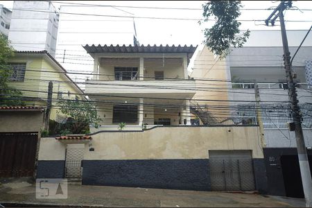 Casa à venda com 450m², 5 quartos e 2 vagasFachada
