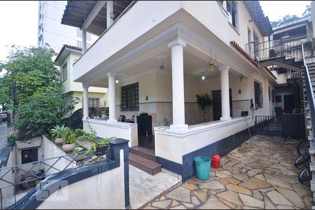 Casa à venda com 450m², 5 quartos e 2 vagasFachada da casa