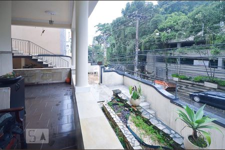 Casa à venda com 450m², 5 quartos e 2 vagasVaranda
