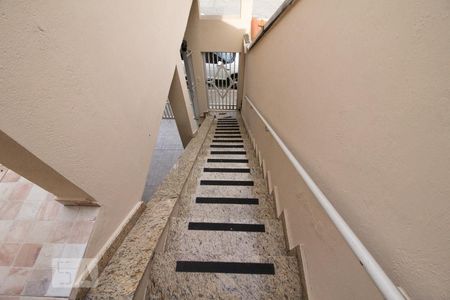 Casa à venda com 147m², 3 quartos e 3 vagasEscada