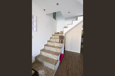 Casa à venda com 147m², 3 quartos e 3 vagasEscada