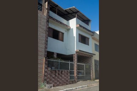 Casa à venda com 200m², 3 quartos e 1 vaga Casa à venda com 200m², 3 quartos e 1 vagaFachada