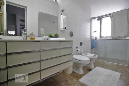 Apartamento à venda com 418m², 4 quartos e 3 vagasBanheiro da suíte 2