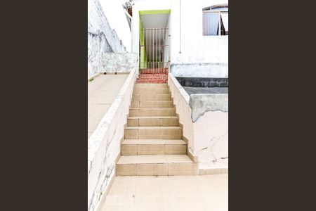 Casa à venda com 200m², 3 quartos e 1 vaga Casa à venda com 200m², 3 quartos e 1 vagaEscadas Entrada