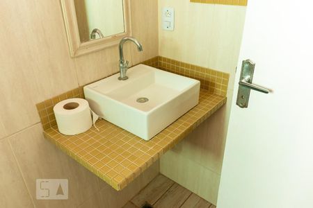 Casa à venda com 160m², 3 quartos e 2 vagas Casa à venda com 160m², 3 quartos e 2 vagasDetalhe do Banheiro Social