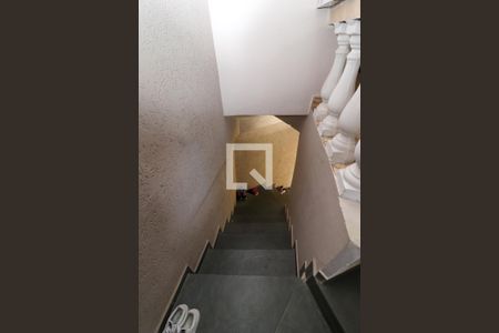 Casa à venda com 160m², 3 quartos e 2 vagasEscada