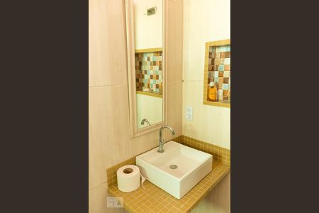 Casa à venda com 160m², 3 quartos e 2 vagas Casa à venda com 160m², 3 quartos e 2 vagasDetalhe do Banheiro Social