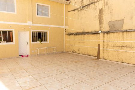 Casa à venda com 160m², 3 quartos e 2 vagas Casa à venda com 160m², 3 quartos e 2 vagasvaranda