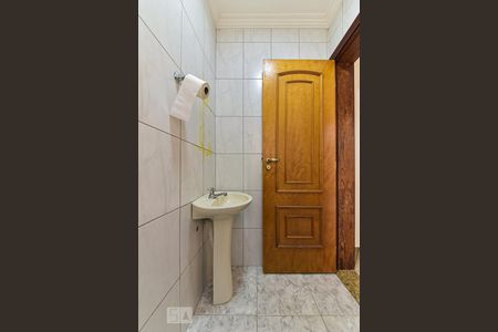 Casa à venda com 335m², 7 quartos e 7 vagas Casa à venda com 335m², 7 quartos e 7 vagasBanheiro de Serviço