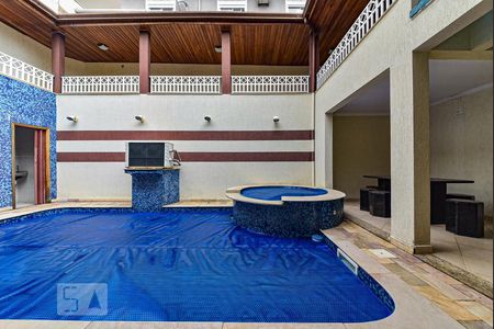 Casa à venda com 335m², 7 quartos e 7 vagas Casa à venda com 335m², 7 quartos e 7 vagasÁrea comum - Piscina