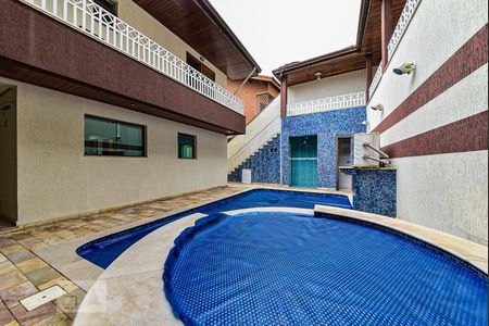 Casa à venda com 335m², 7 quartos e 7 vagas Casa à venda com 335m², 7 quartos e 7 vagasÁrea comum - Piscina