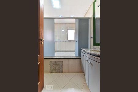 Casa à venda com 335m², 7 quartos e 7 vagas Casa à venda com 335m², 7 quartos e 7 vagasBanheiro da Suíte 3