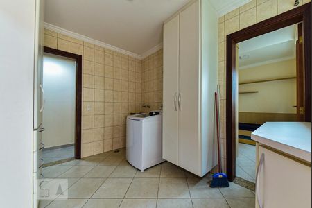 Casa à venda com 335m², 7 quartos e 7 vagas Casa à venda com 335m², 7 quartos e 7 vagasÁrea de Serviço