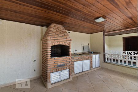 Casa à venda com 335m², 7 quartos e 7 vagas Casa à venda com 335m², 7 quartos e 7 vagasÁrea comum - Churrasqueira